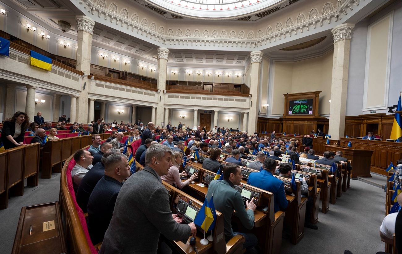 У Раді знову заблокували трибуну перед голосуванням за відставку Гринчук та Галущенка