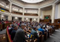 У Раді знову заблокували трибуну перед голосуванням за відставку Гринчук та Галущенка