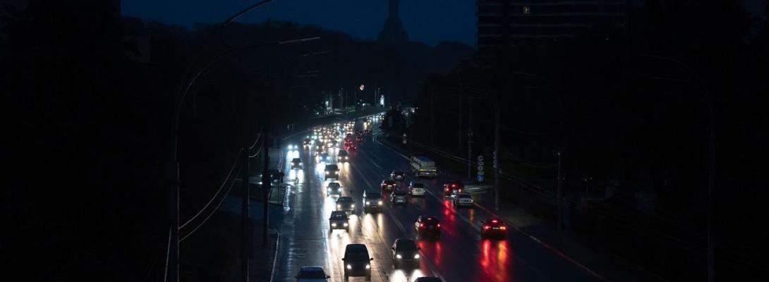 Весь Київ сьогодні на півгодини залишиться без світла: графік для всіх груп