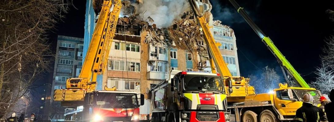 Удар по багатоповерхівці у Тернополі: пошуково-рятувальні роботи продовжуються