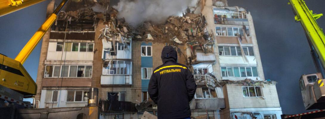 Жах без кінця!  У Тернополі під завалами багатоповерхівки досі шукають 22 людей