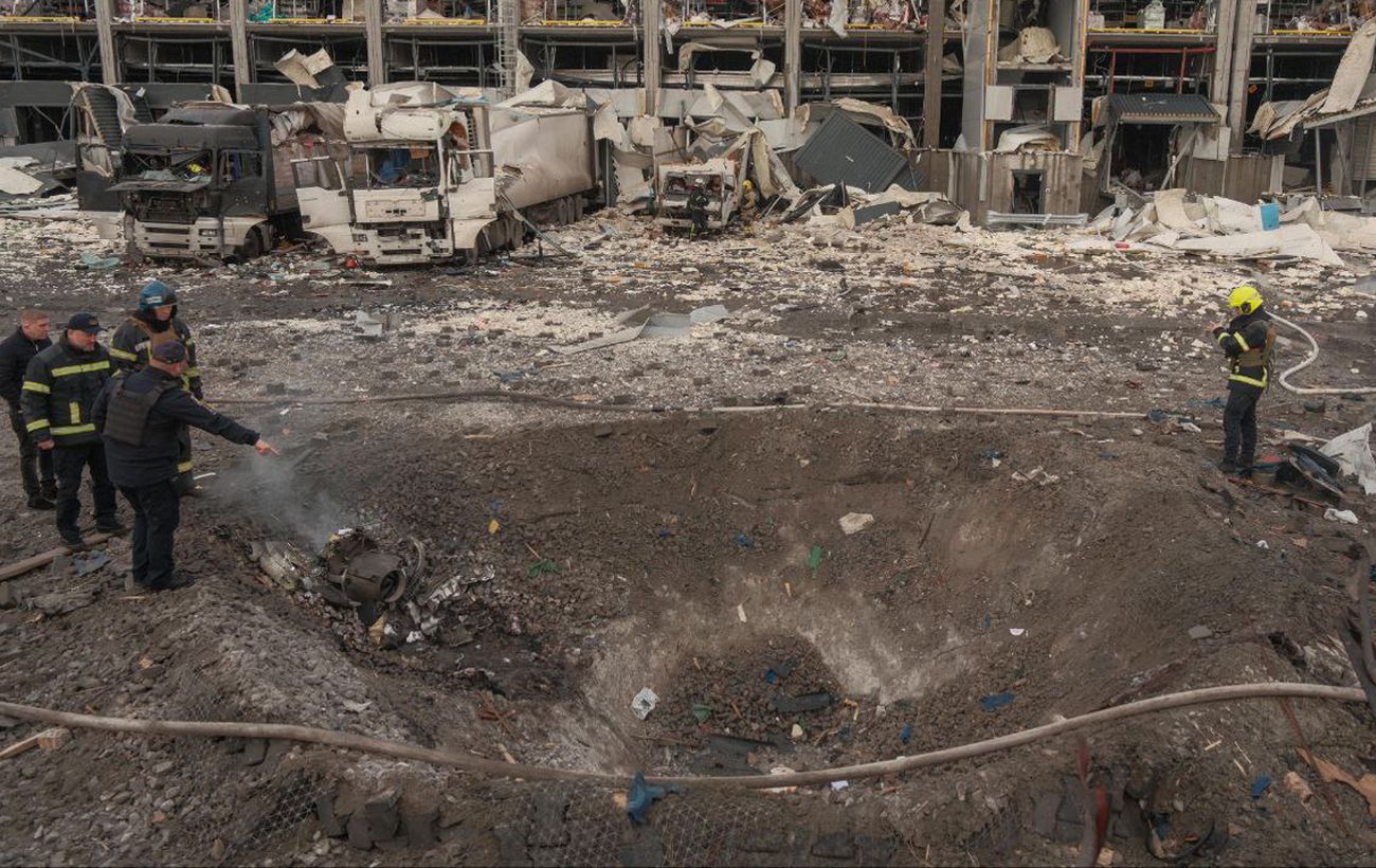 На місці з'явилася величезна вирва: наслідки атаки у Святошинському районі Києва