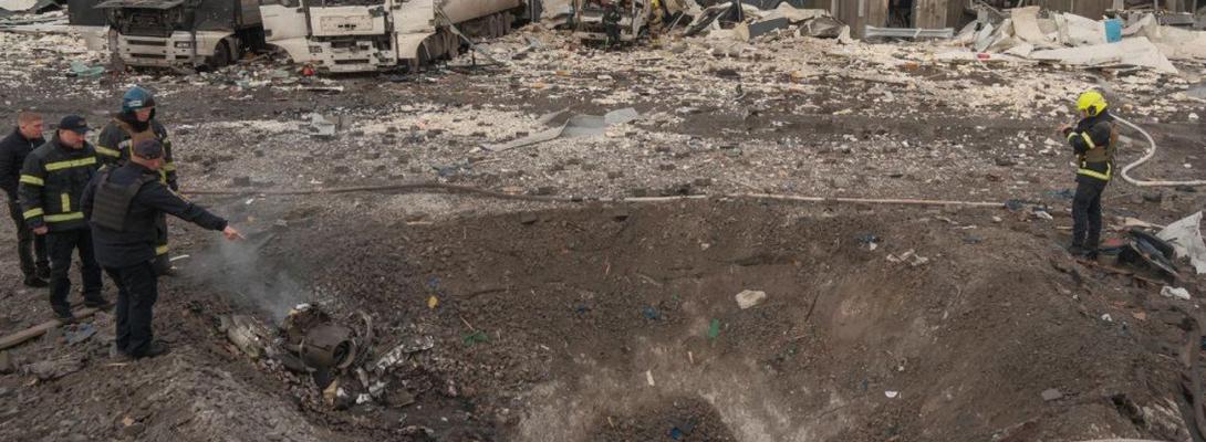 На місці з'явилася величезна вирва: наслідки атаки у Святошинському районі Києва
