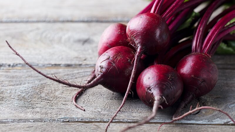 Буряк корисний для здоров’я, але є категорії людей, яким його вживати небезпечно