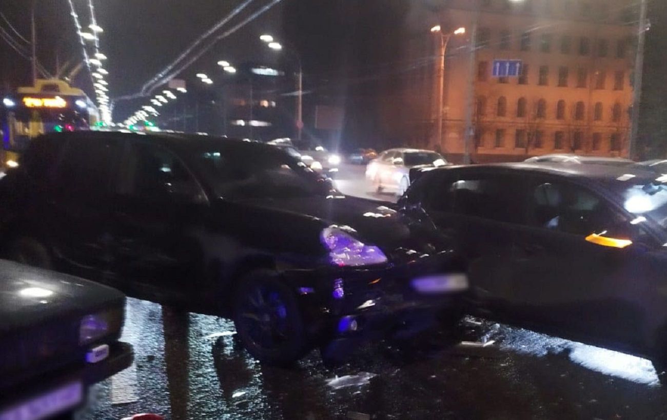 Стрілянина та аварія: п’яний водій Porsche влаштував справжню бійню у центрі Києва