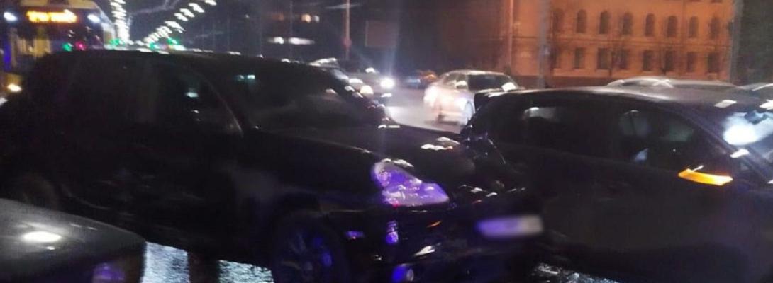 Стрілянина та аварія: п’яний водій Porsche влаштував справжню бійню у центрі Києва