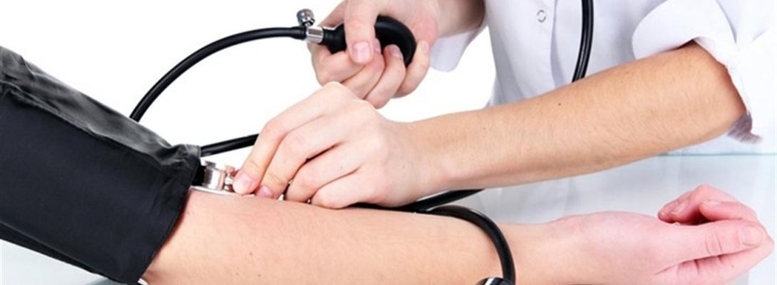 Майже всі роблять це неправильно: на якій руці слід вимірювати артеріальний тиск