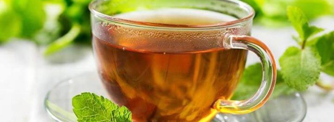 Японські науковці з’ясували, що колір чашки може впливати на корисні властивості чаю