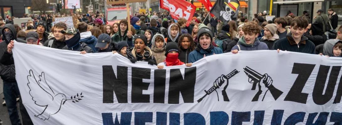 Терміново! Молодь вийшла на масові протести в Німеччині: країна на межі катастрофи