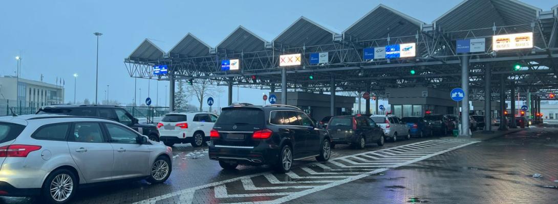 У ДПСУ спростували заяви про масовий виїзд українців за кордон: пасажиропотік знизився