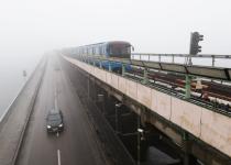 Транспортний колапс у столиці: у Києві повністю перекрили міст Метро в обох напрямках