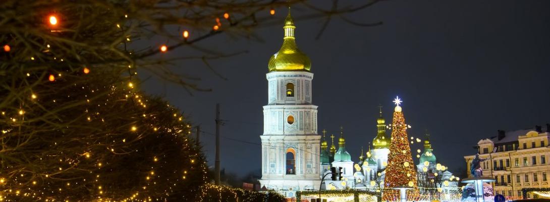 Столиця України під час свят: чи змінять комендантську годину й графік транспорту