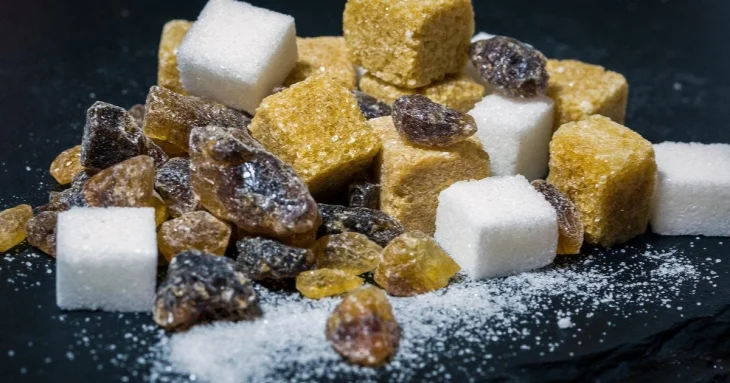 Несподівана небезпека: 9 продуктів, у яких прихованого цукру більше, ніж у банці коли