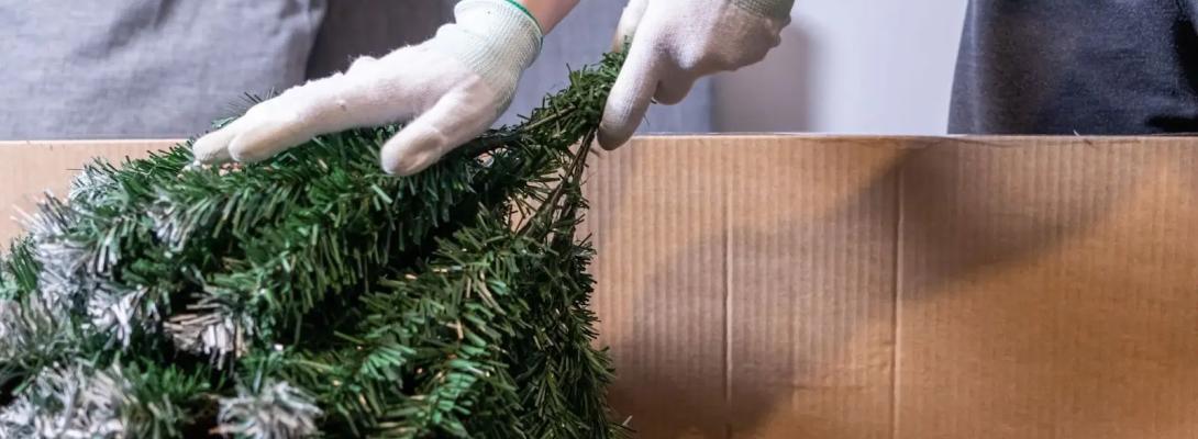 Як швидко повернути штучній ялинці об’єм і пишність після зберігання в коробці