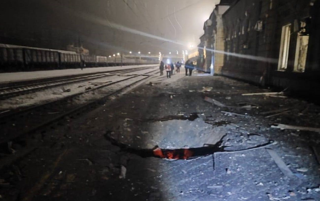 Пошкоджений ударом рф вокзал у П’ятихатках: в "Укрзалізниці" показали наслідки