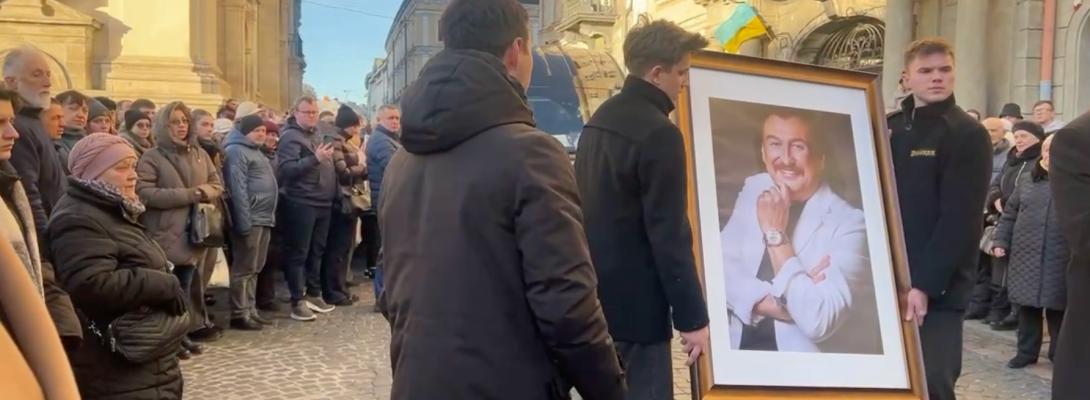Степан Гіга назавжди залишився в серцях: емоційні кадри прощання з легендою у Львові