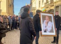 Степан Гіга назавжди залишився в серцях: емоційні кадри прощання з легендою у Львові