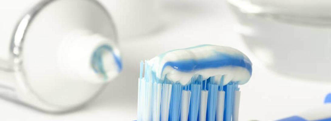 Стоматолог б’є на сполох: ці популярні зубні пасти можуть серйозно пошкодити емаль зубів