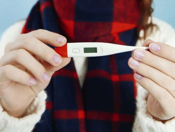 Підвищена температура після щеплення: лікар розповідає, що це означає і як реагувати