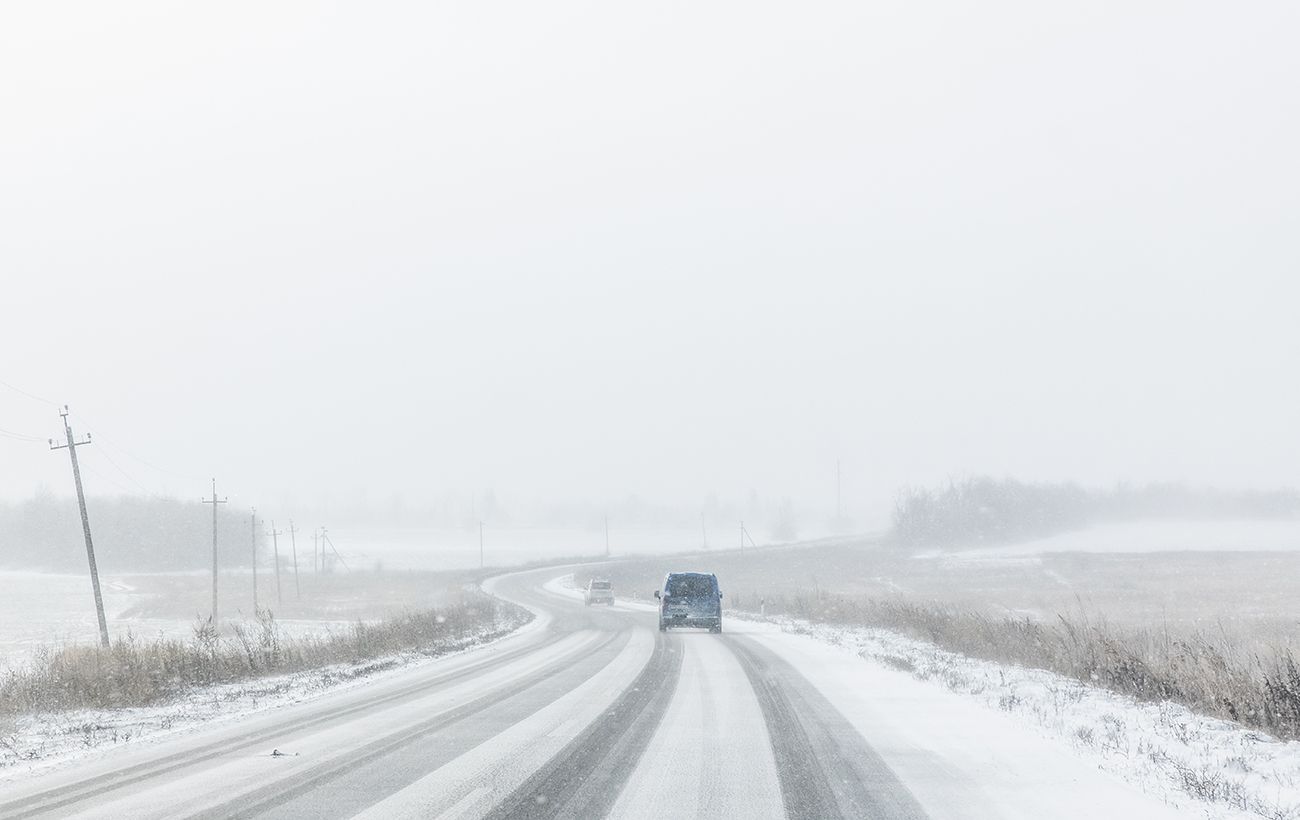 Різдвяні хуртовини й ожеледиця: водіїв Дніпропетровщини попередили про небезпеку