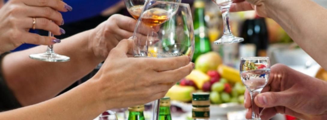 Тихий вбивця на святковому столі: лікарі пояснили, що може сигналізувати про небезпеку