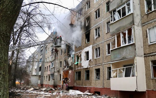 Жах у Чернігові: дрон влучив у багатоповерхівку, кількість постраждалих зростає