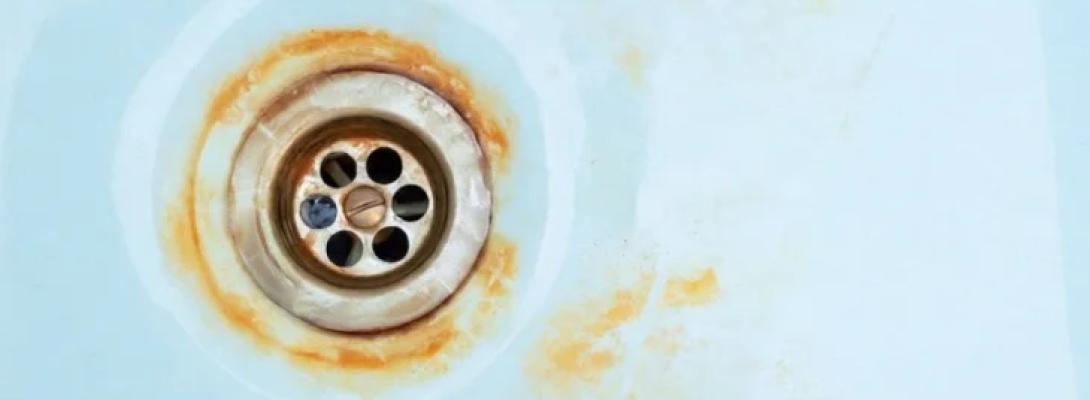 Іржа на ванній та унітазі зникає за лічені хвилини: перевірений часом метод