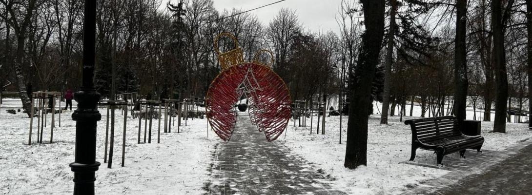 Зима прийшла раптово: Київ засипає снігом: перші кадри вражають красою міста