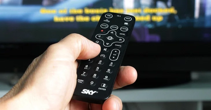 Небезпечно для сну: чому засинати з увімкненим телевізором категорично заборонено