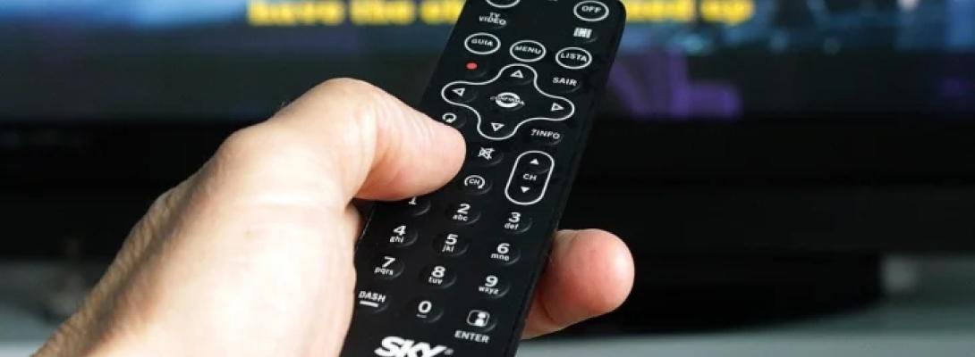 Небезпечно для сну: чому засинати з увімкненим телевізором категорично заборонено