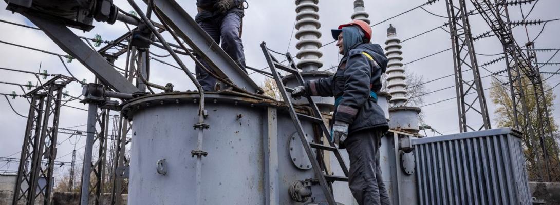 Ворог вночі атакував енергооб'єкти у двох областях: яка ситуація зі світлом в Україні