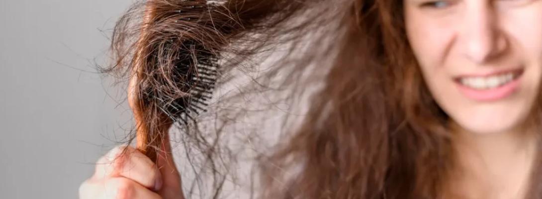 7 речей, які повільно руйнують ваше волосся, і ви навіть цього не помічаєте