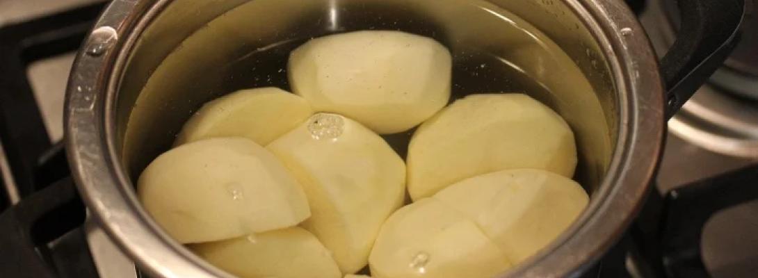 Не поспішайте виливати воду після приготування овочів: корисні лайфхаки для дому