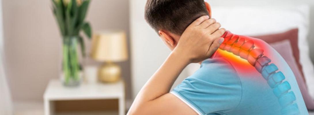 Небезпечний звук: чому хрускіт шиєю несе ризик для мозку і може закінчитися інсультом